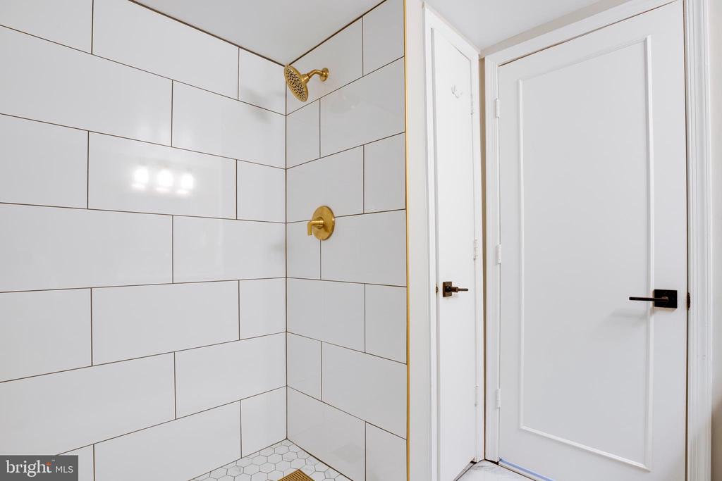 5901 KINGSFORD ROAD F 440