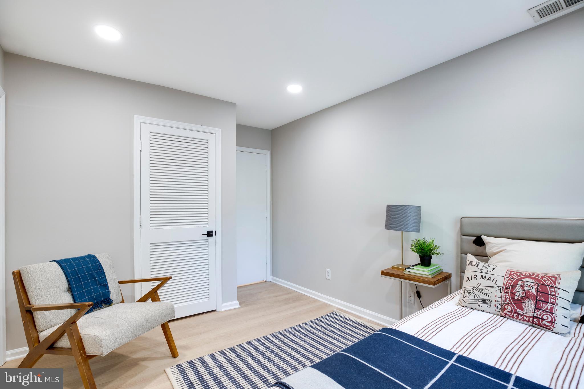 5901 KINGSFORD ROAD F 440