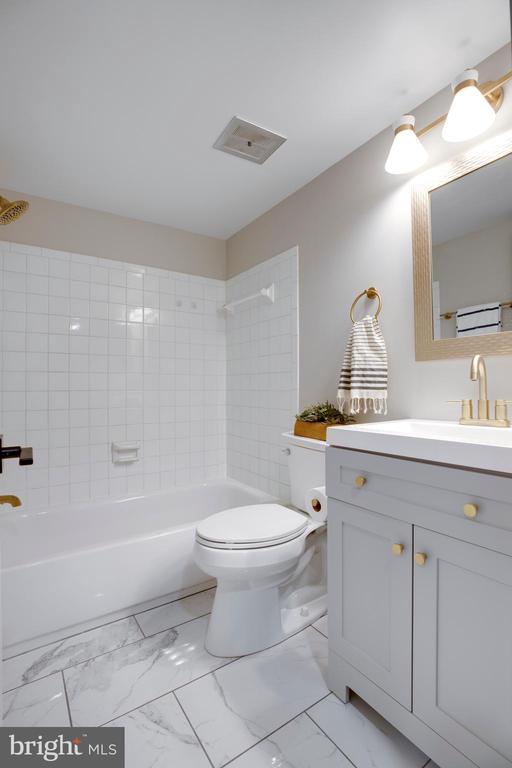5901 KINGSFORD ROAD F 440