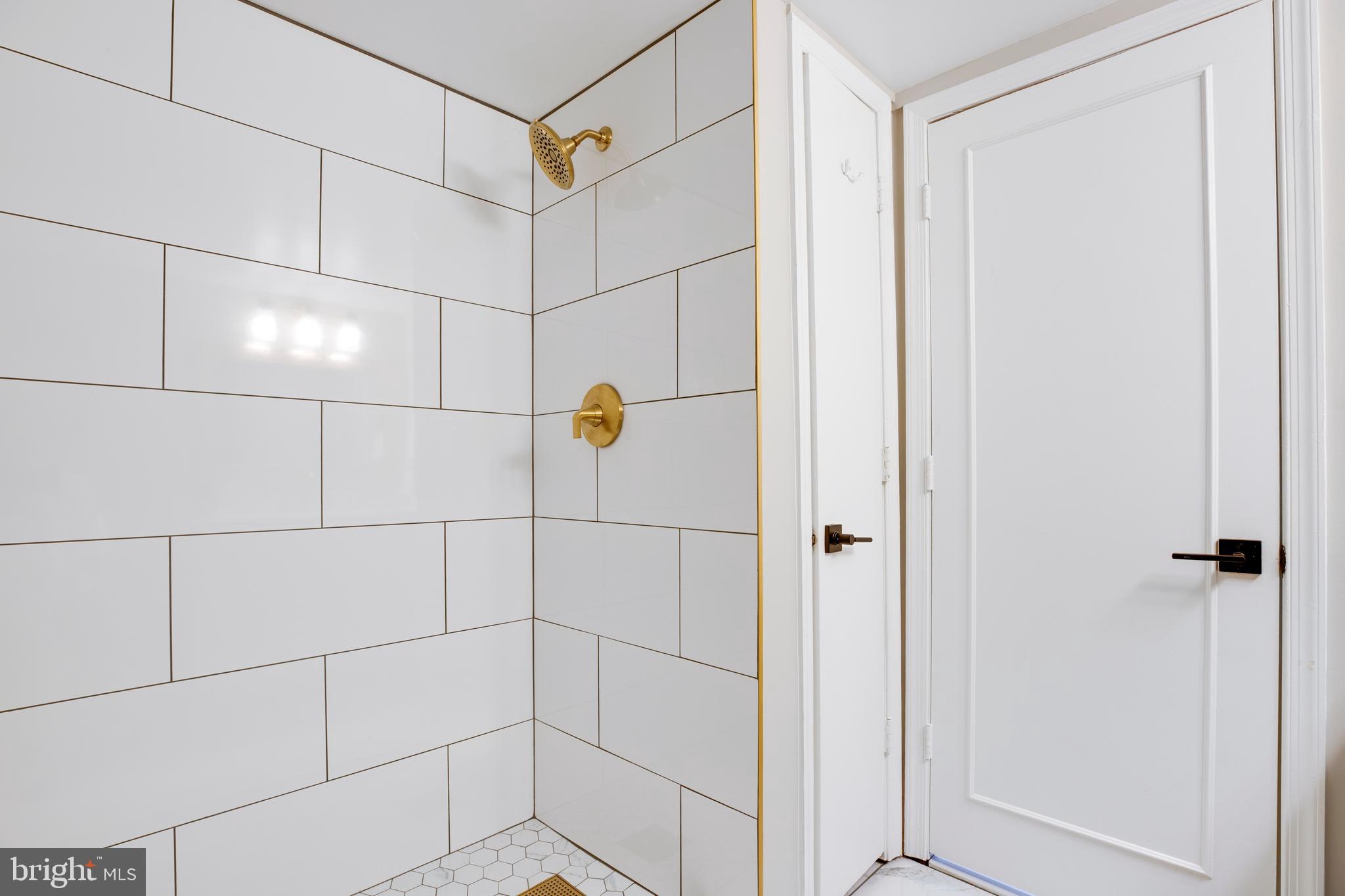 5901 KINGSFORD ROAD F 440