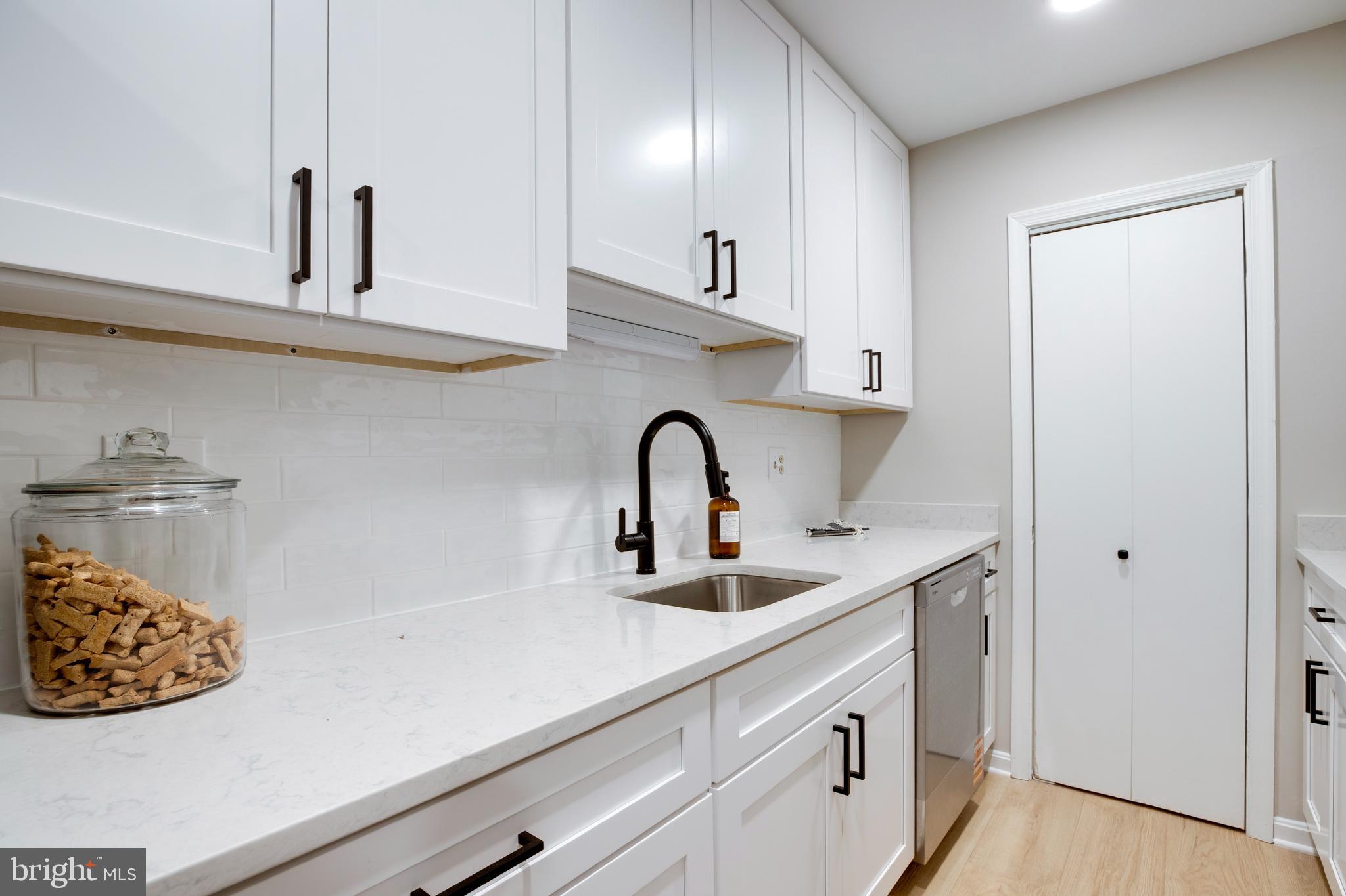 5901 KINGSFORD ROAD F 440