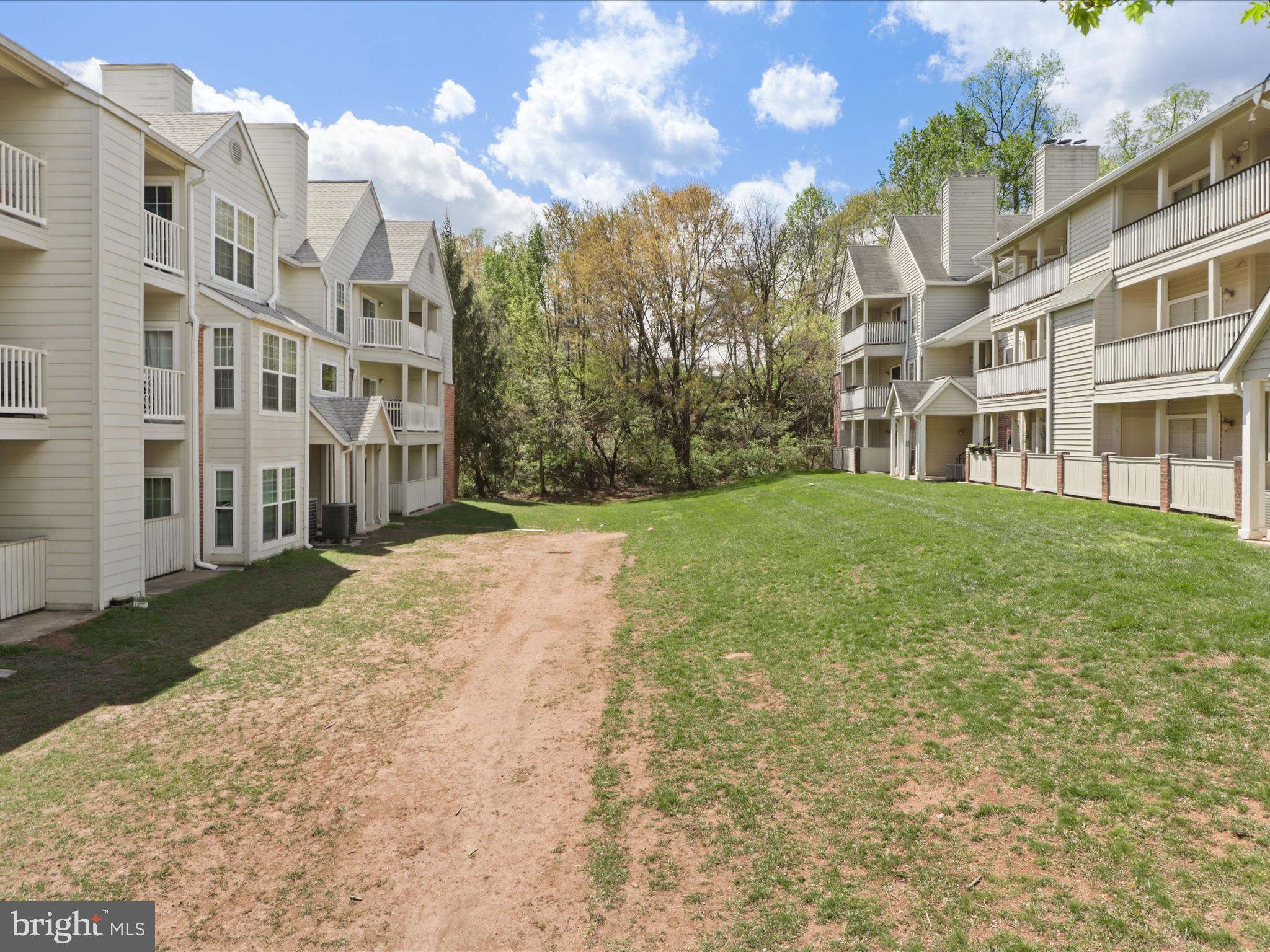3922 PENDERVIEW DR #327
