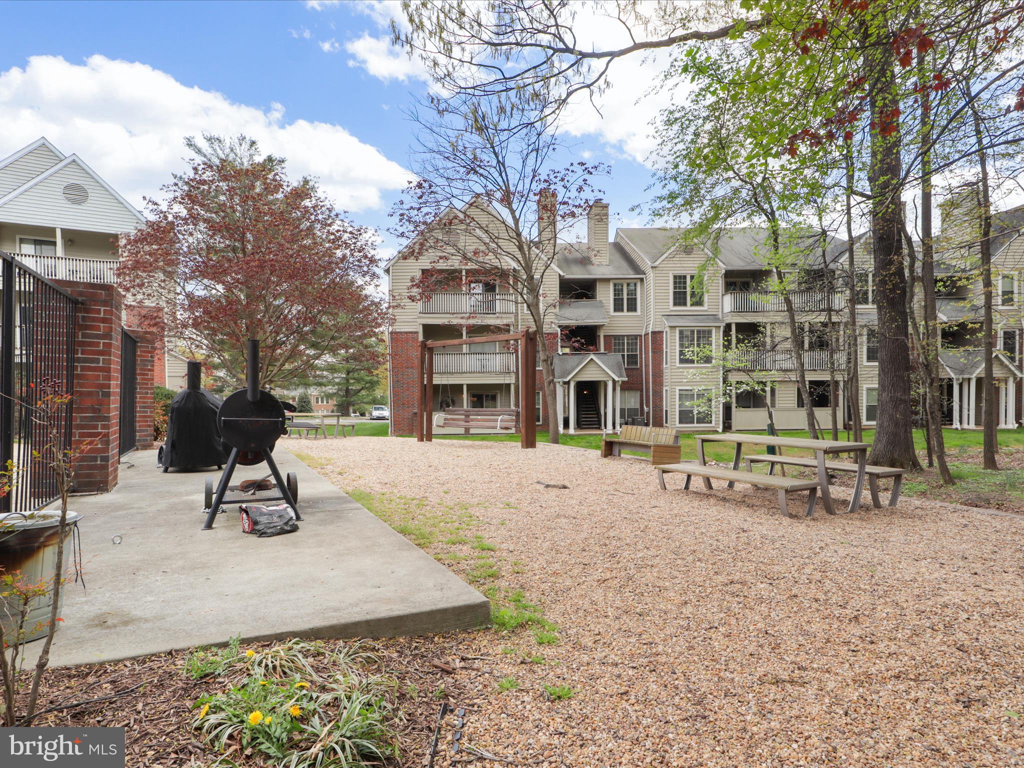 3922 PENDERVIEW DR #327