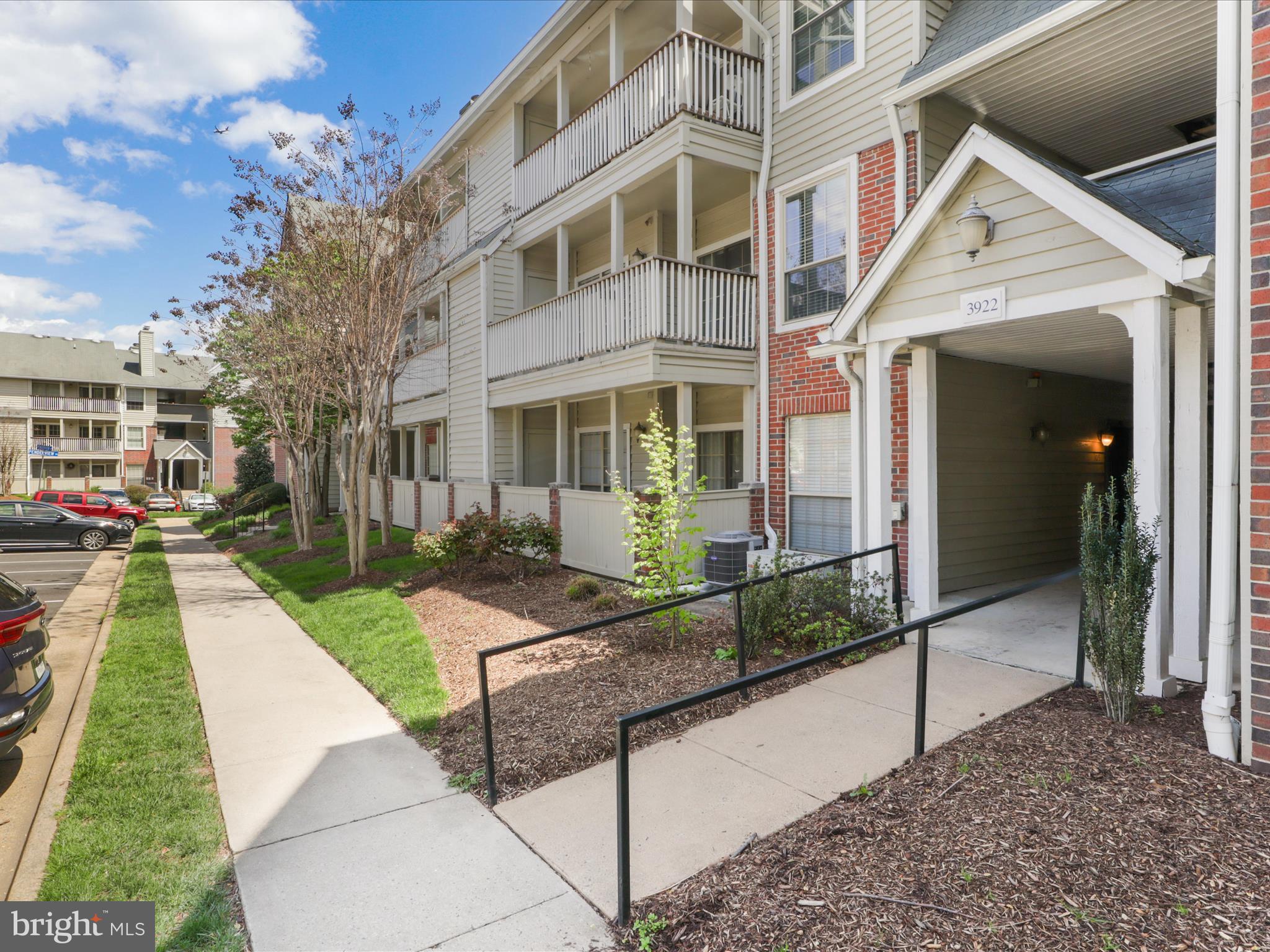 3922 PENDERVIEW DR #327