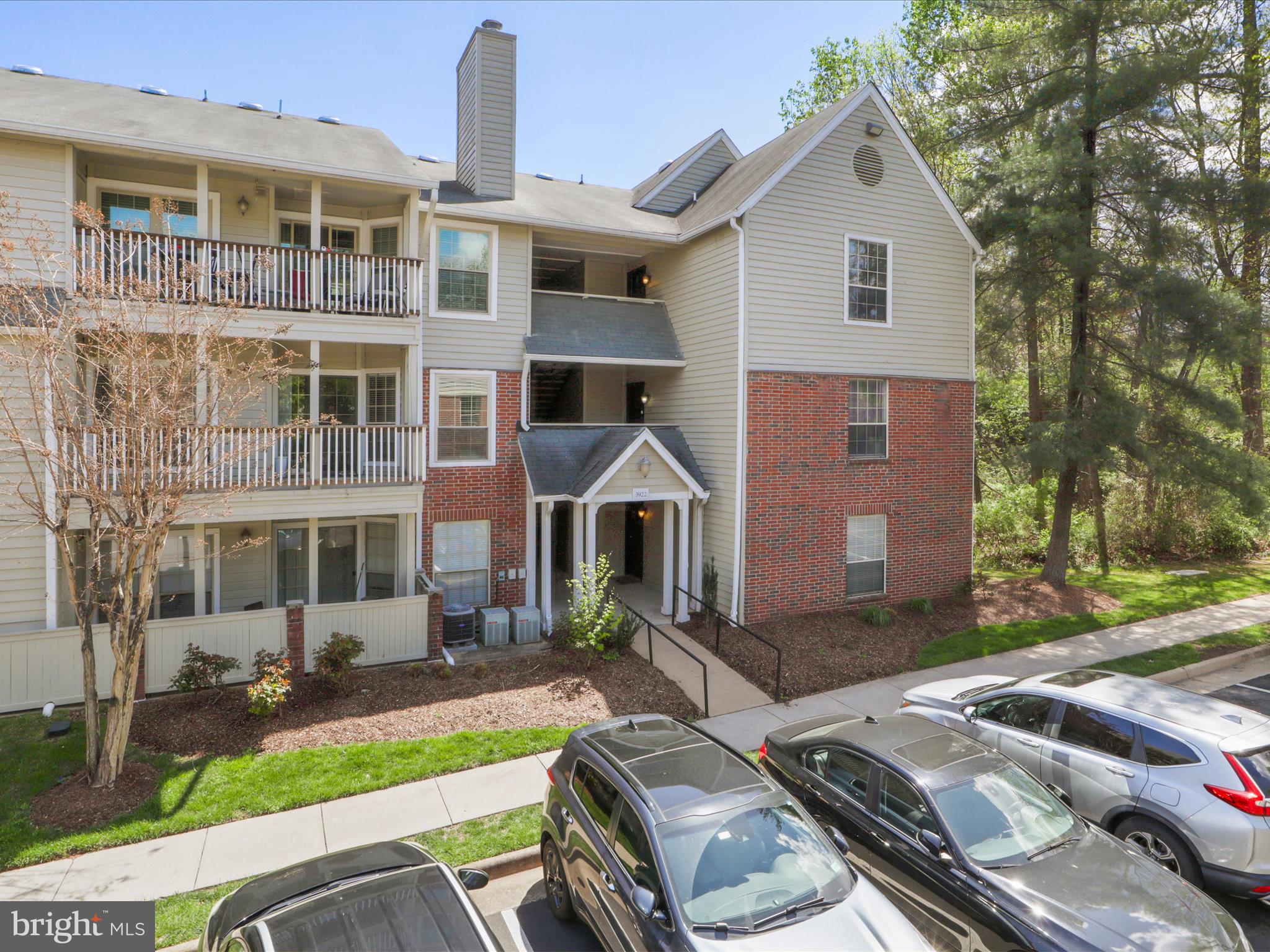 3922 PENDERVIEW DR #327