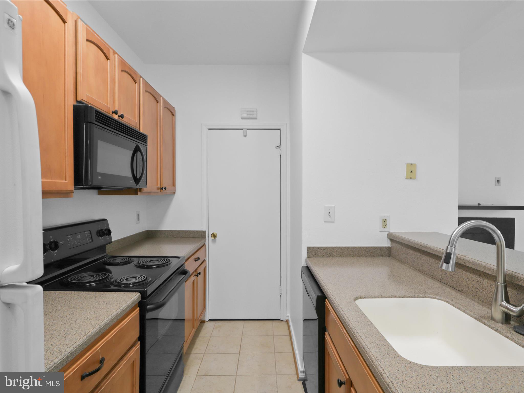 3922 PENDERVIEW DR #327