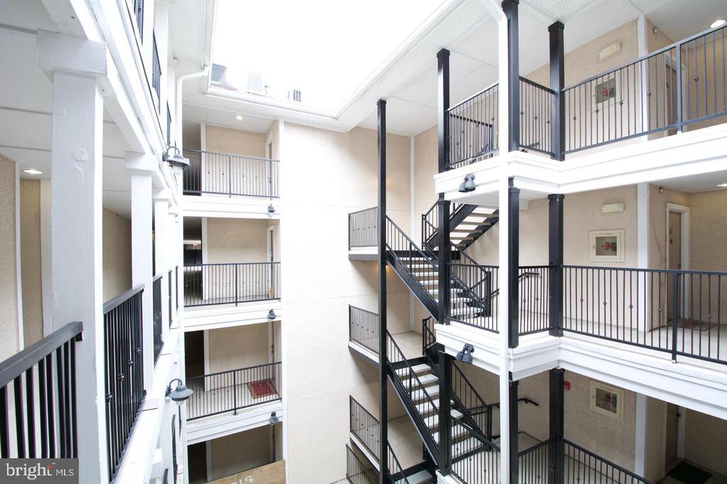 1524 LINCOLN WAY #309