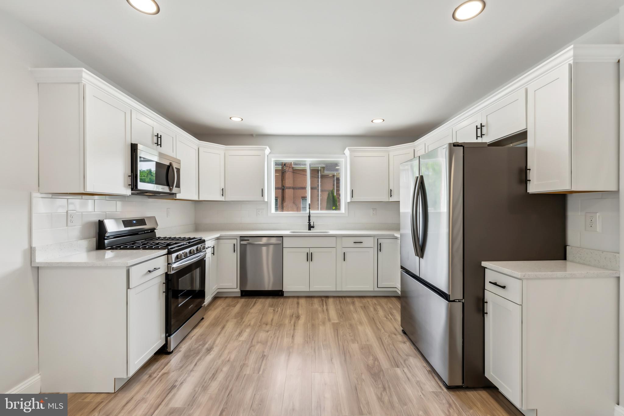 2416 Sherwood Hall Ln