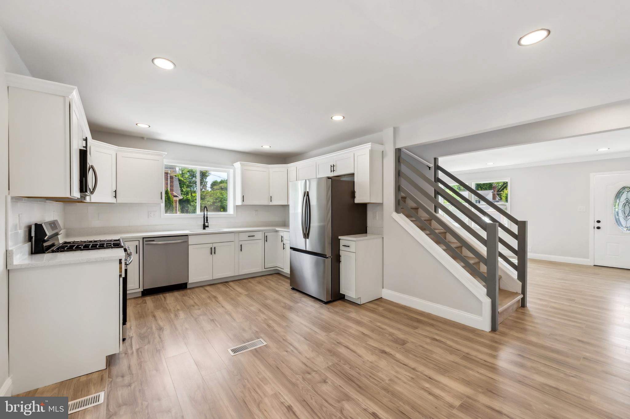 2416 Sherwood Hall Ln