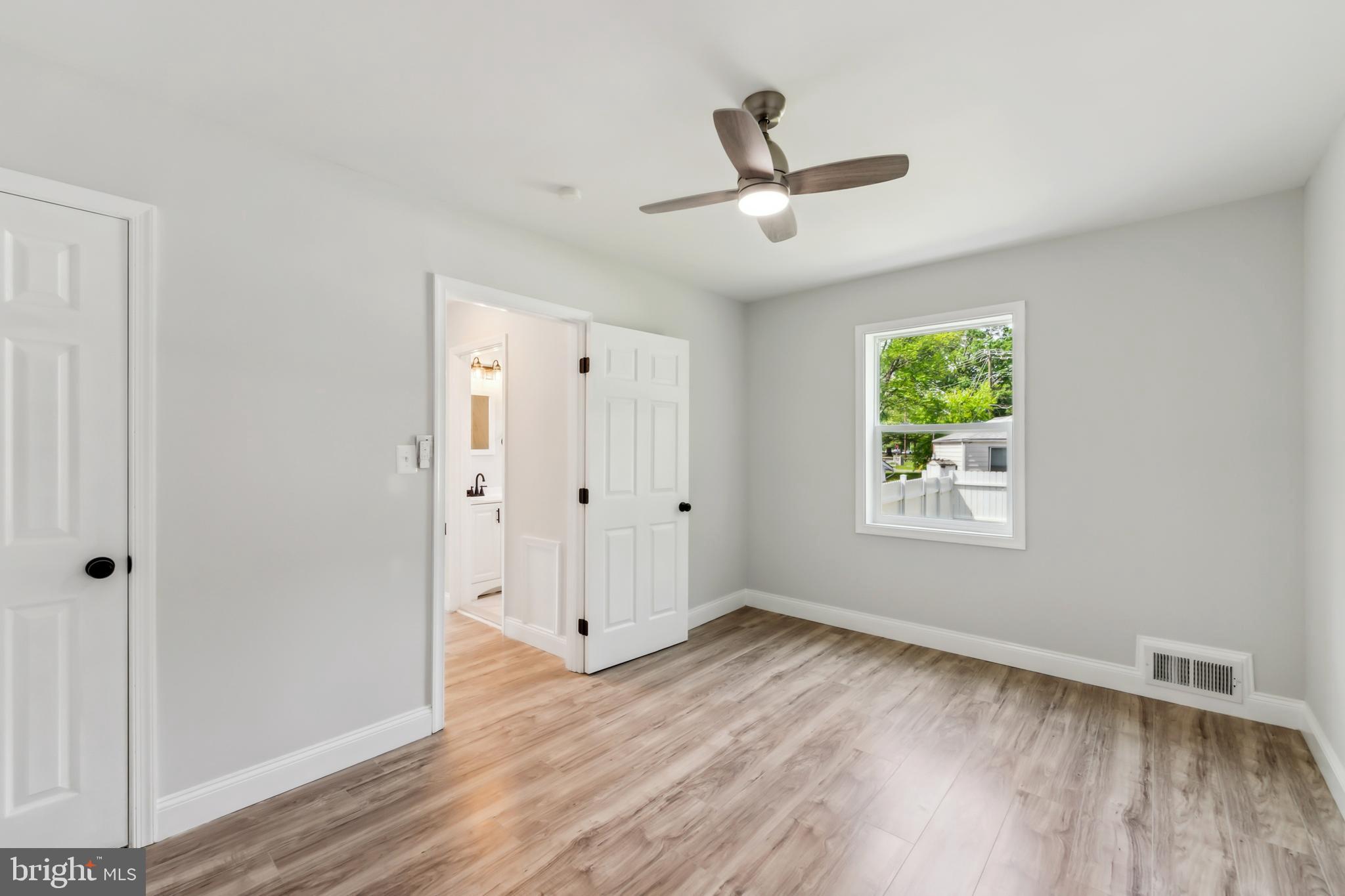 2416 Sherwood Hall Ln