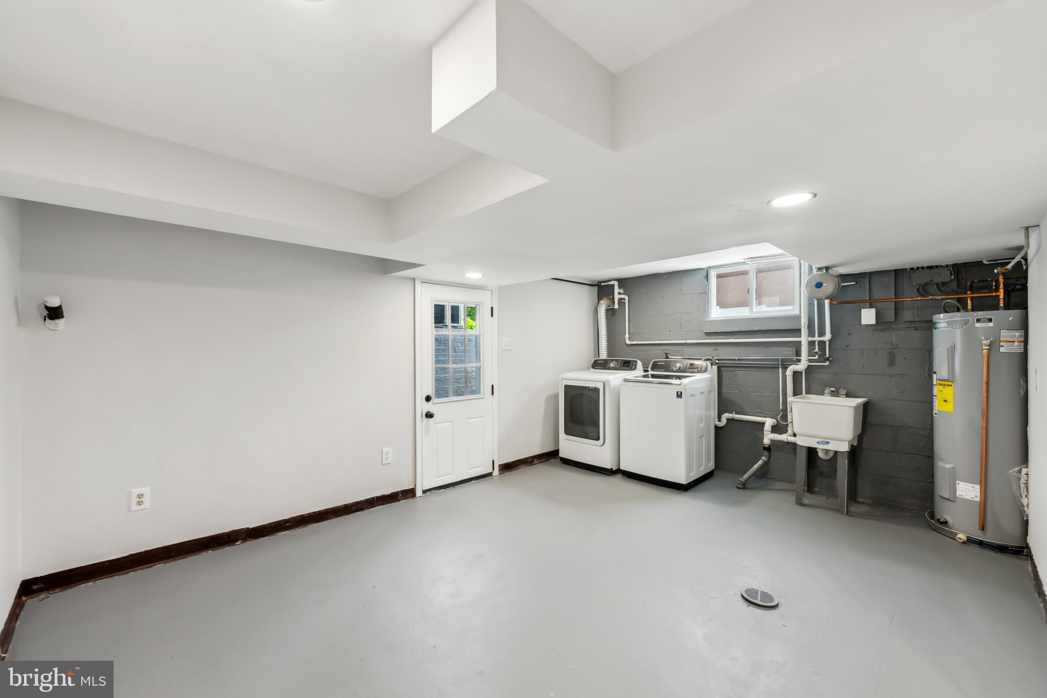 2416 Sherwood Hall Ln