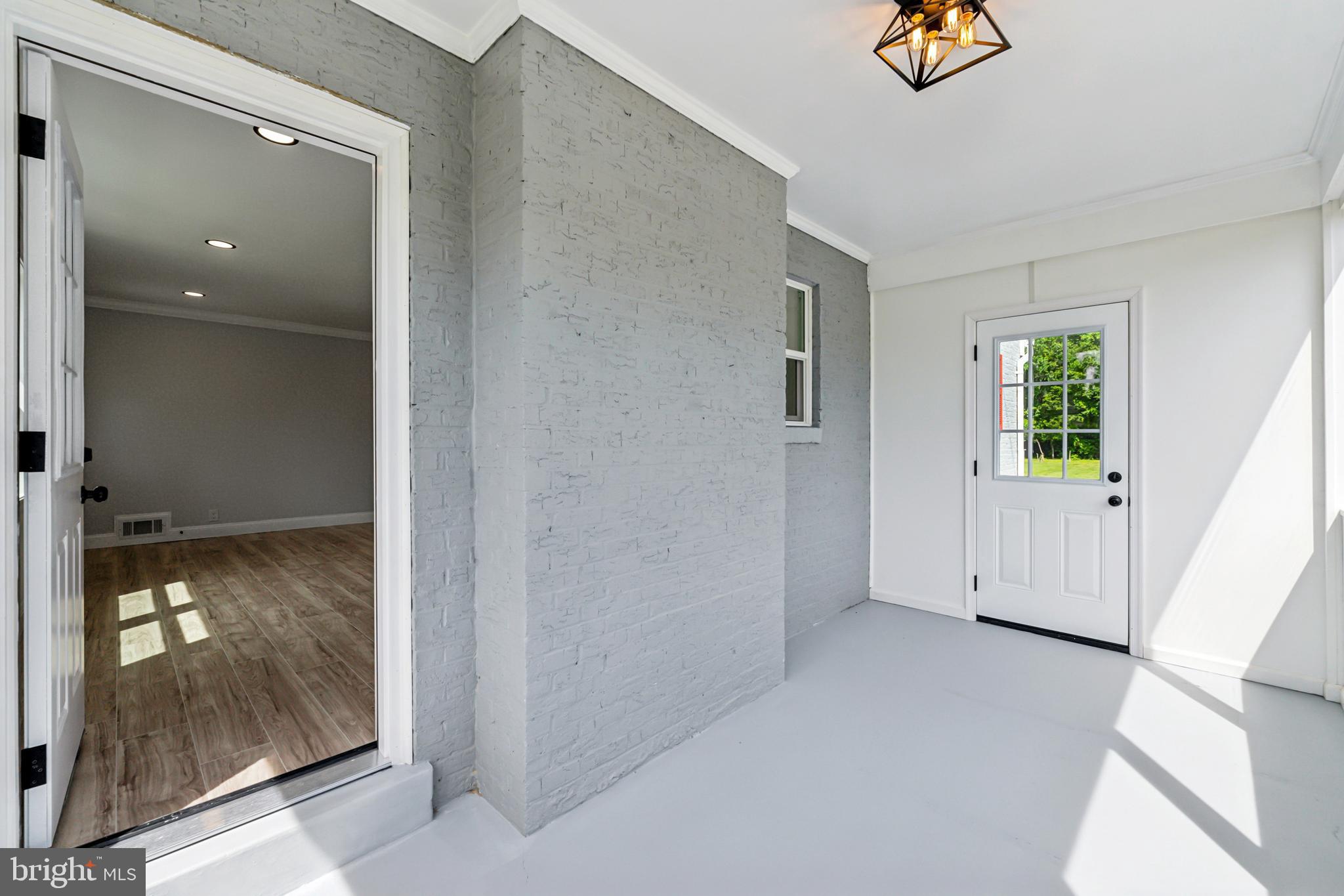 2416 Sherwood Hall Ln