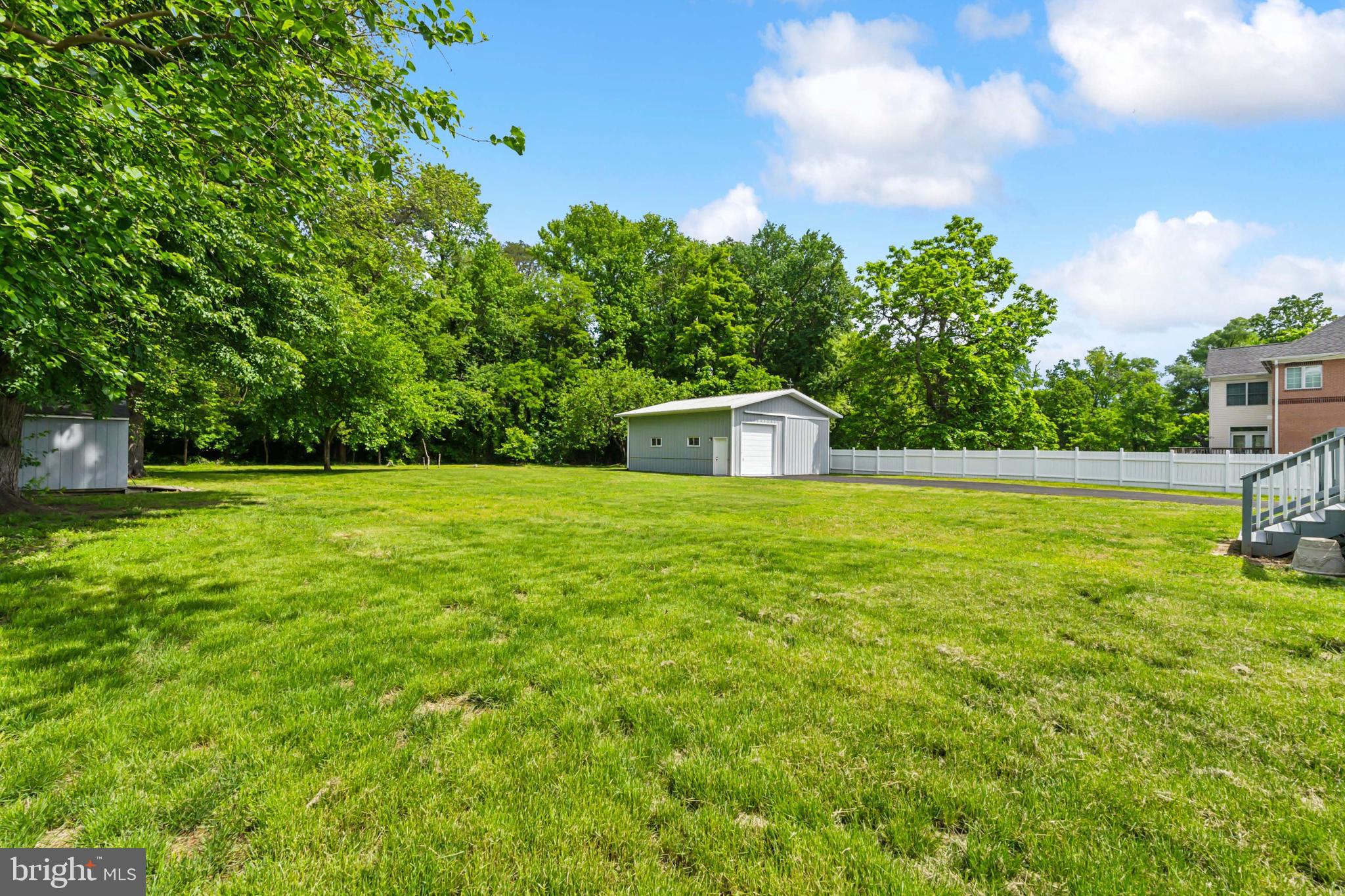 2416 Sherwood Hall Ln