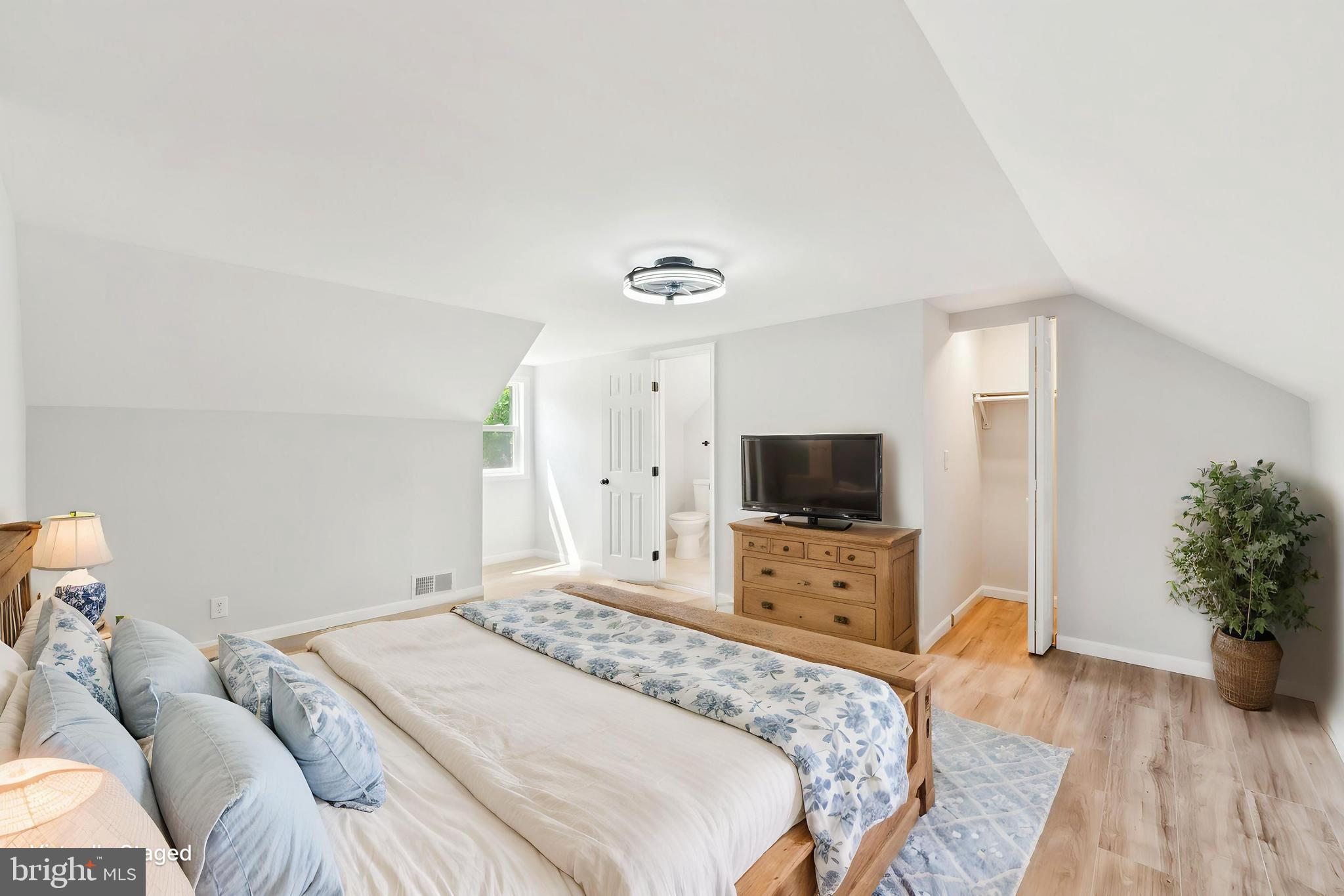 2416 Sherwood Hall Ln