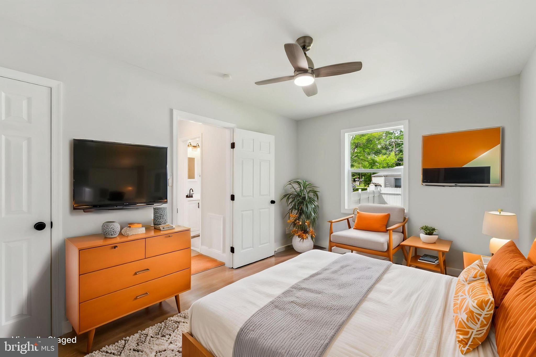 2416 Sherwood Hall Ln