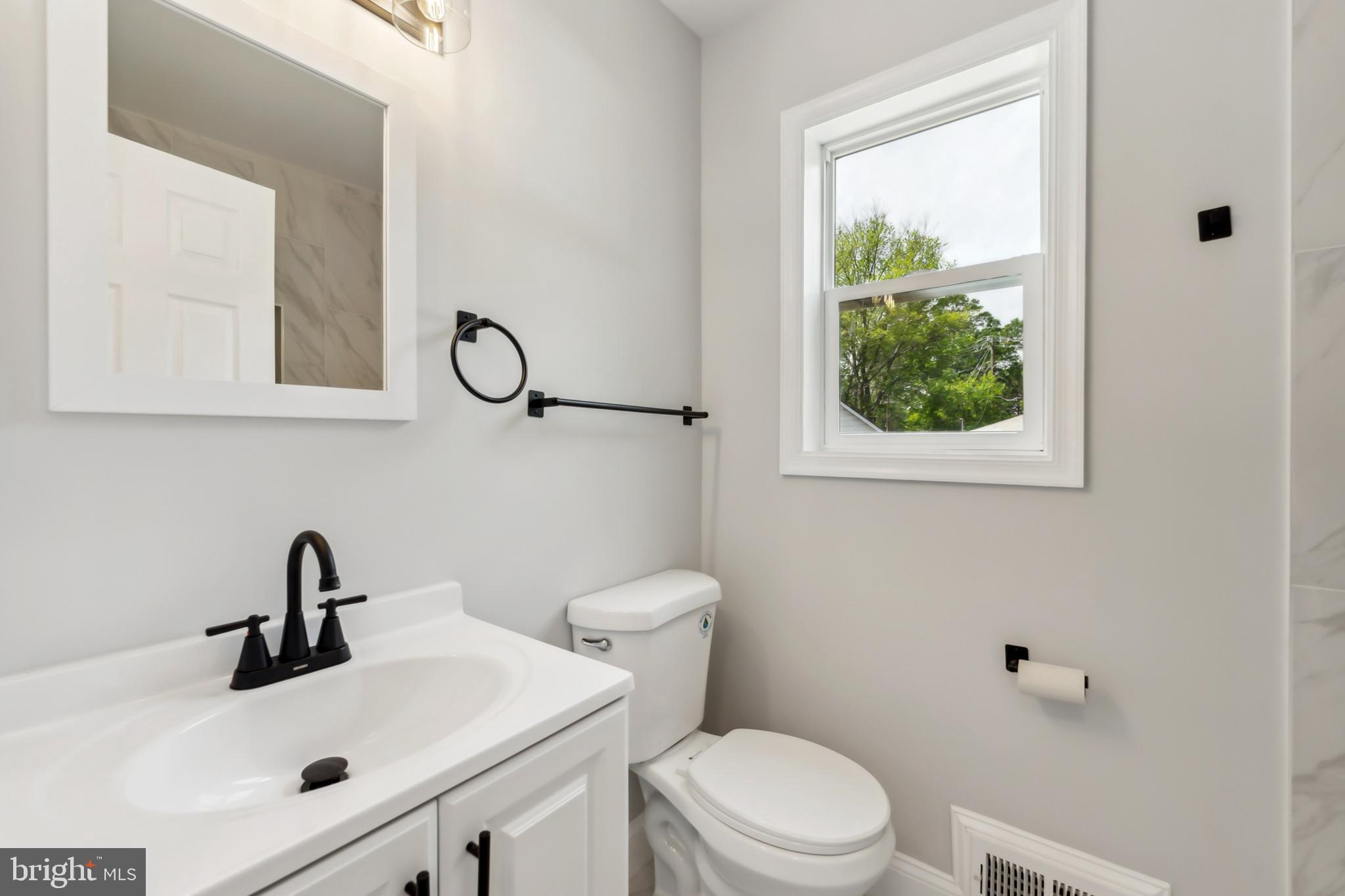 2416 Sherwood Hall Ln