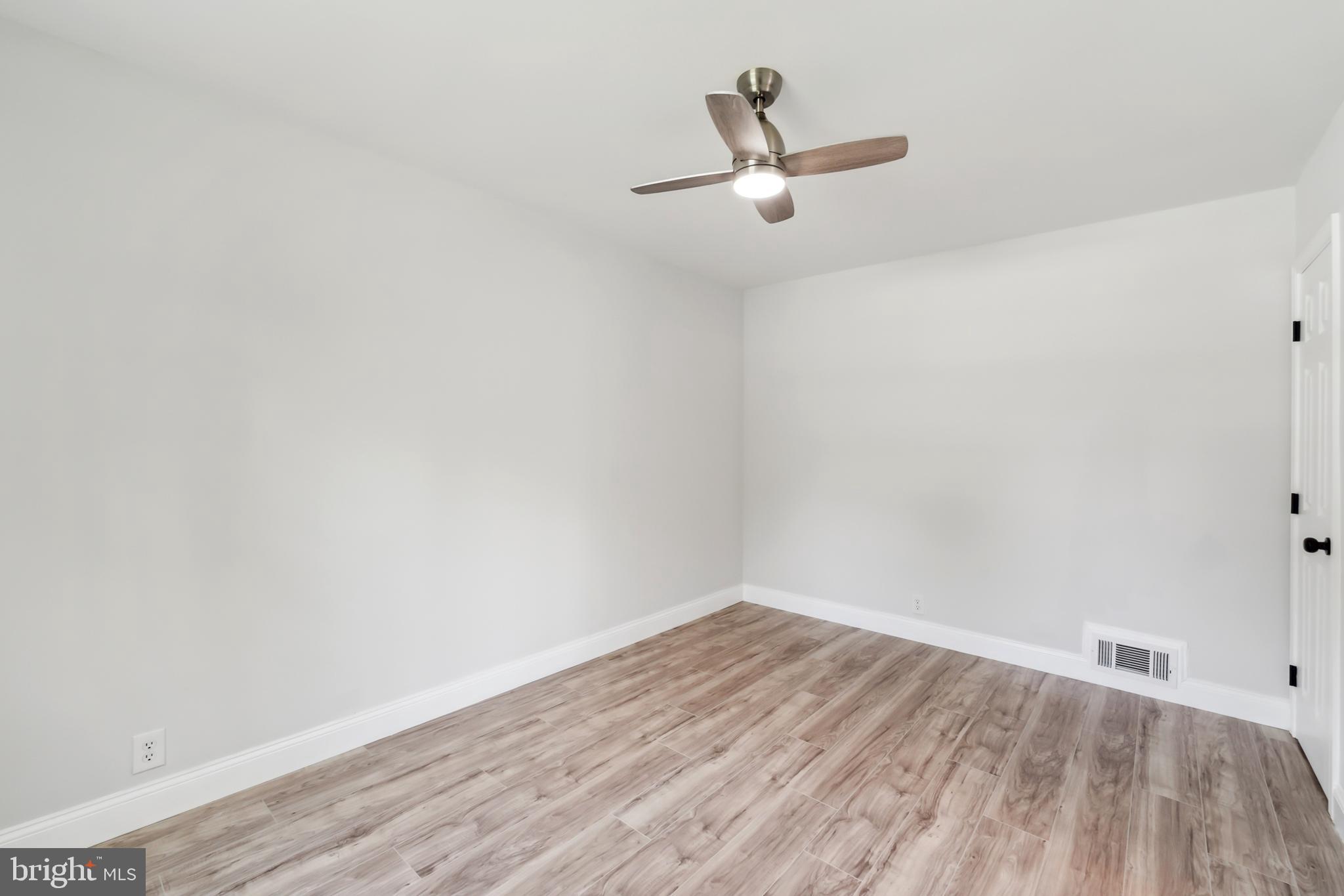 2416 Sherwood Hall Ln