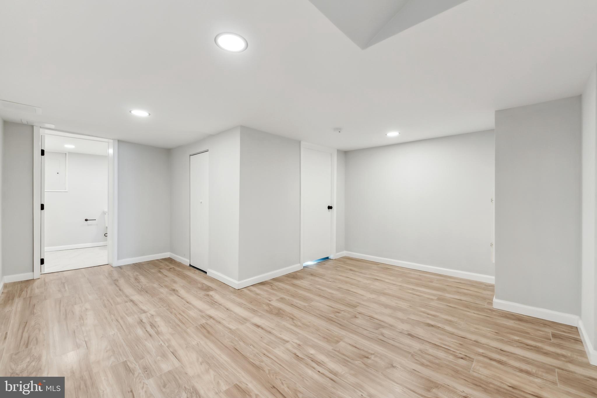 2416 Sherwood Hall Ln