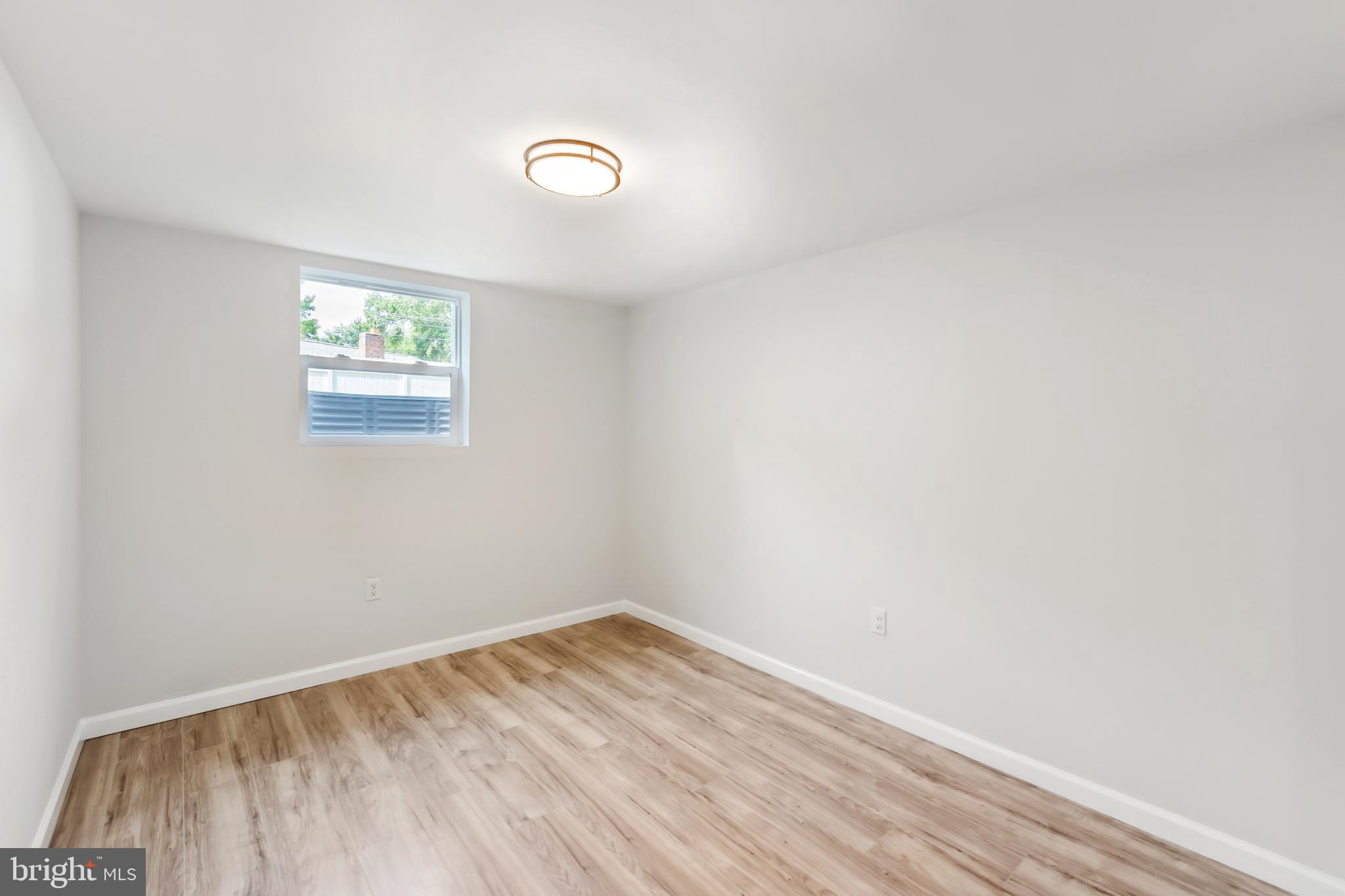 2416 Sherwood Hall Ln