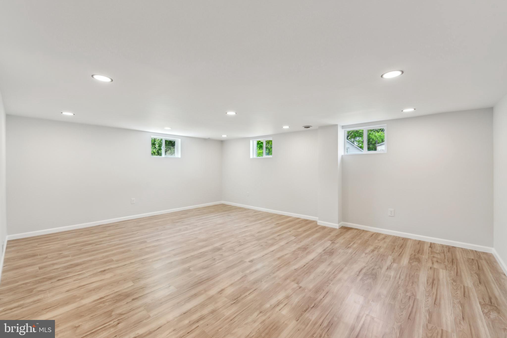 2416 Sherwood Hall Ln