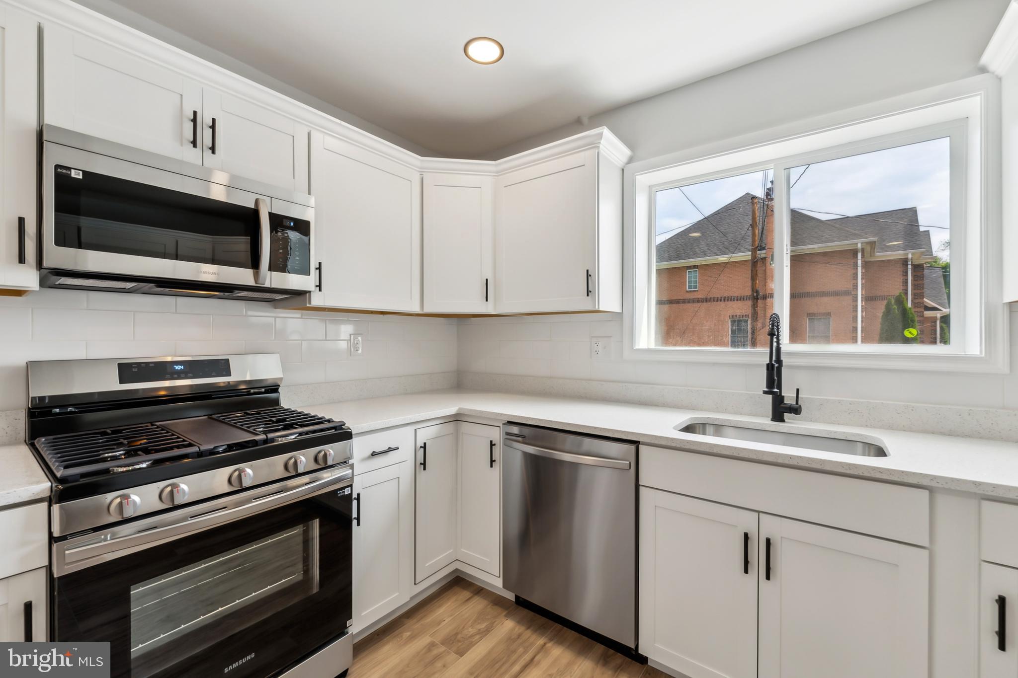 2416 Sherwood Hall Ln