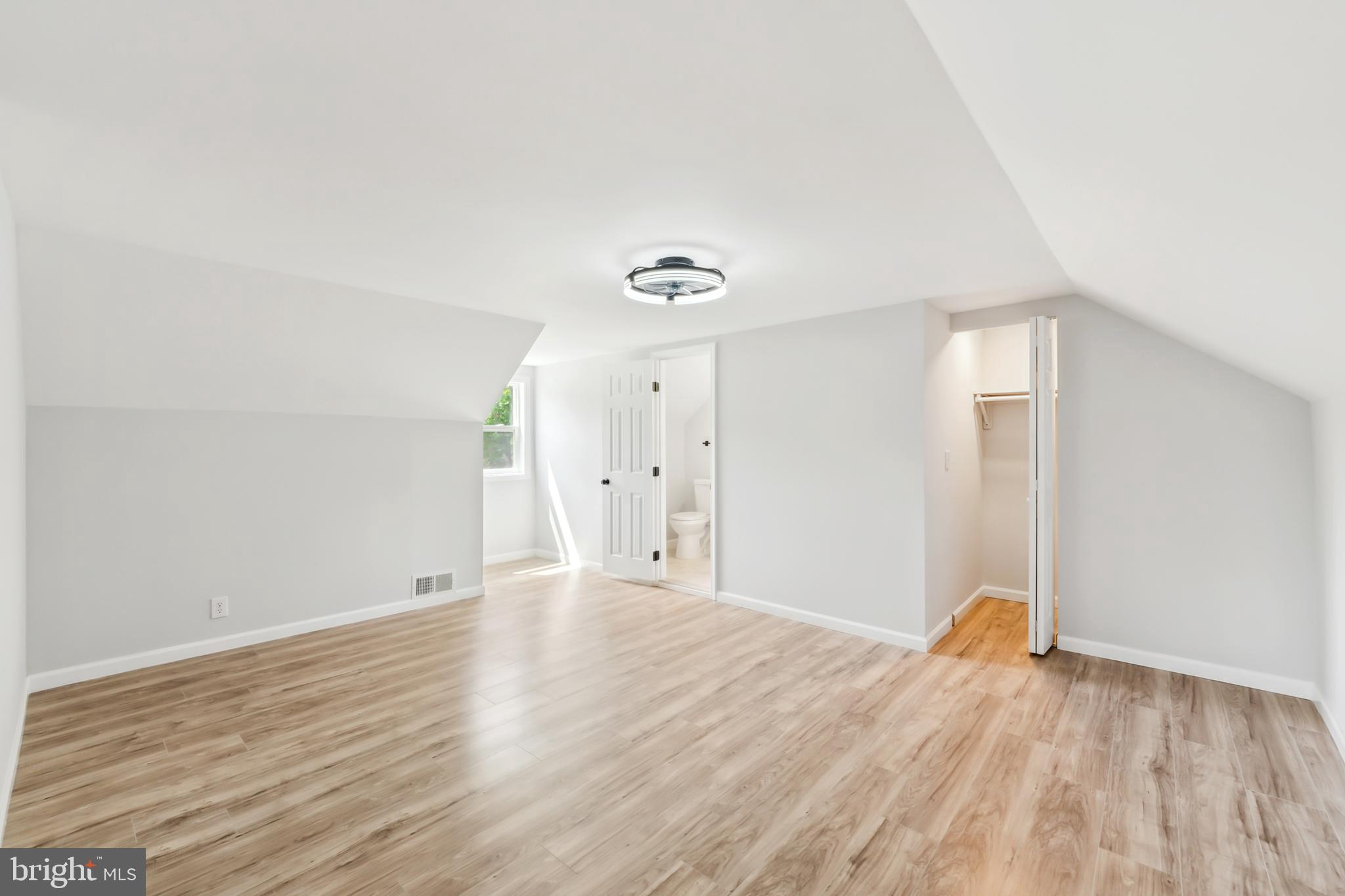 2416 Sherwood Hall Ln