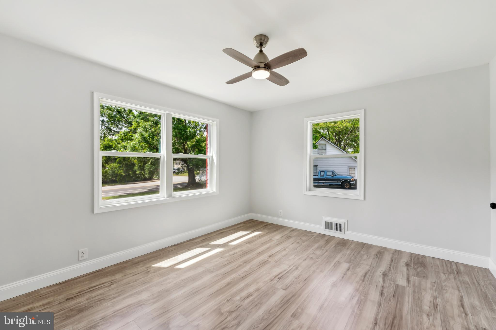 2416 Sherwood Hall Ln