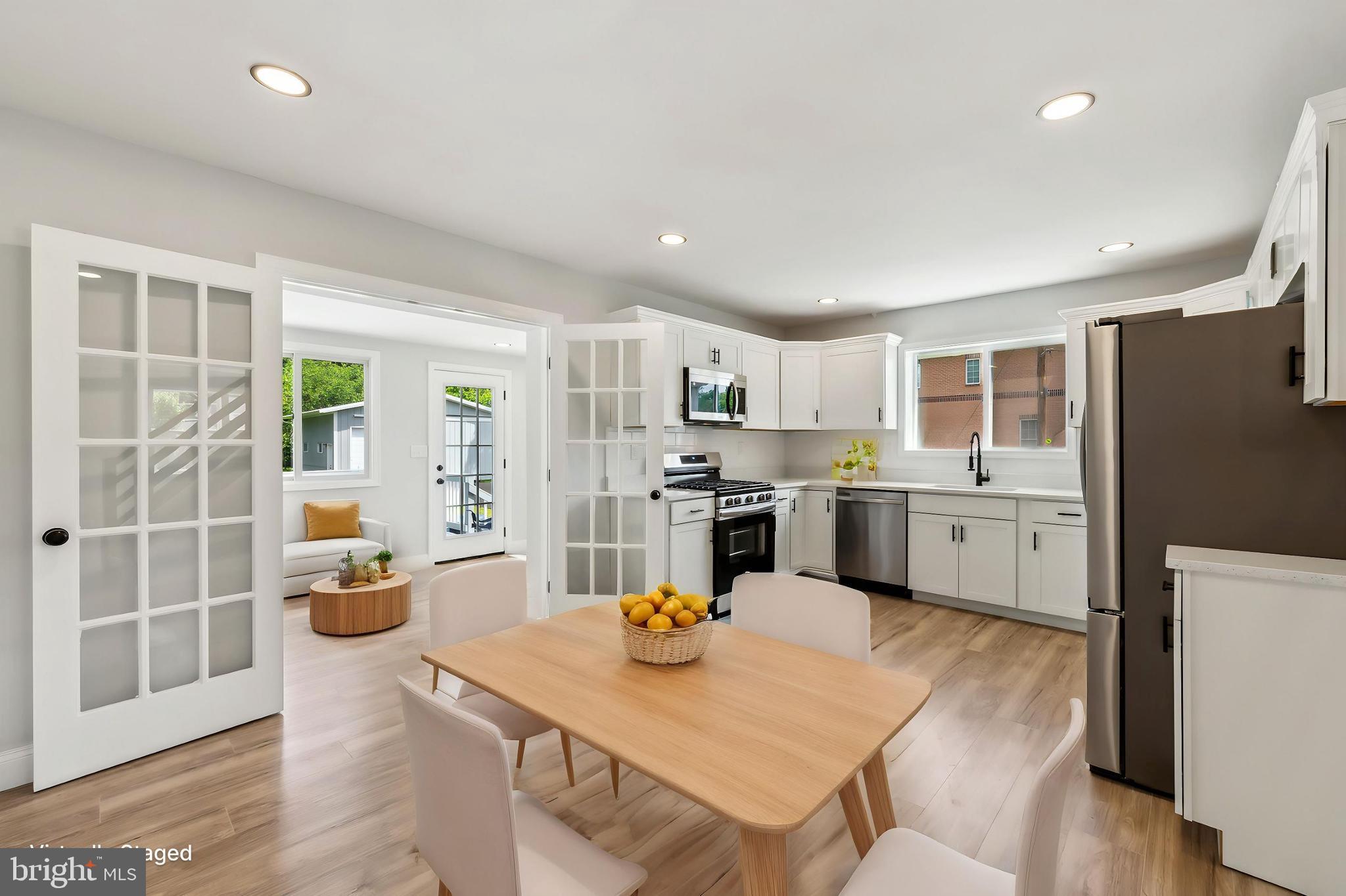 2416 Sherwood Hall Ln