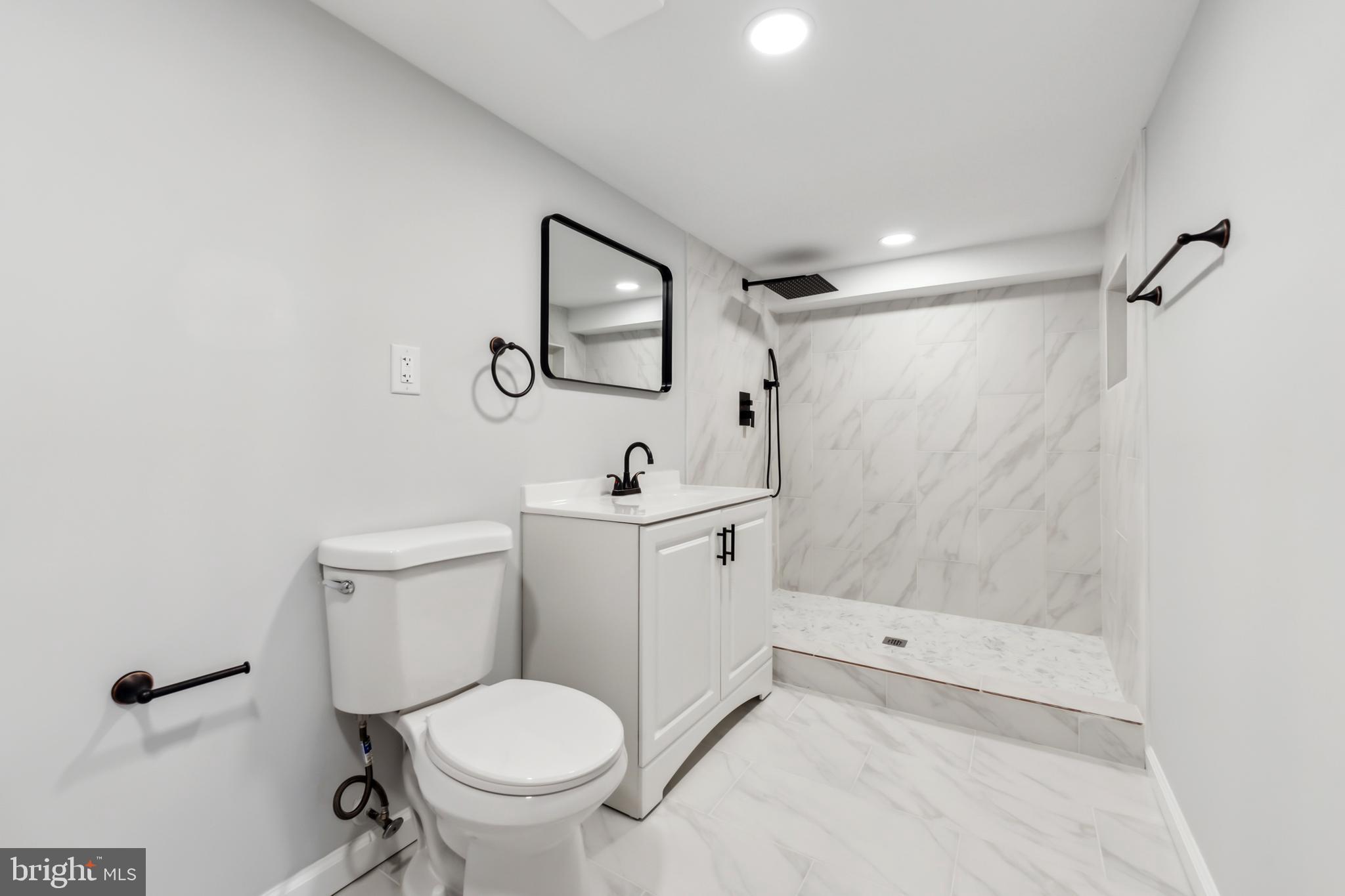 2416 Sherwood Hall Ln