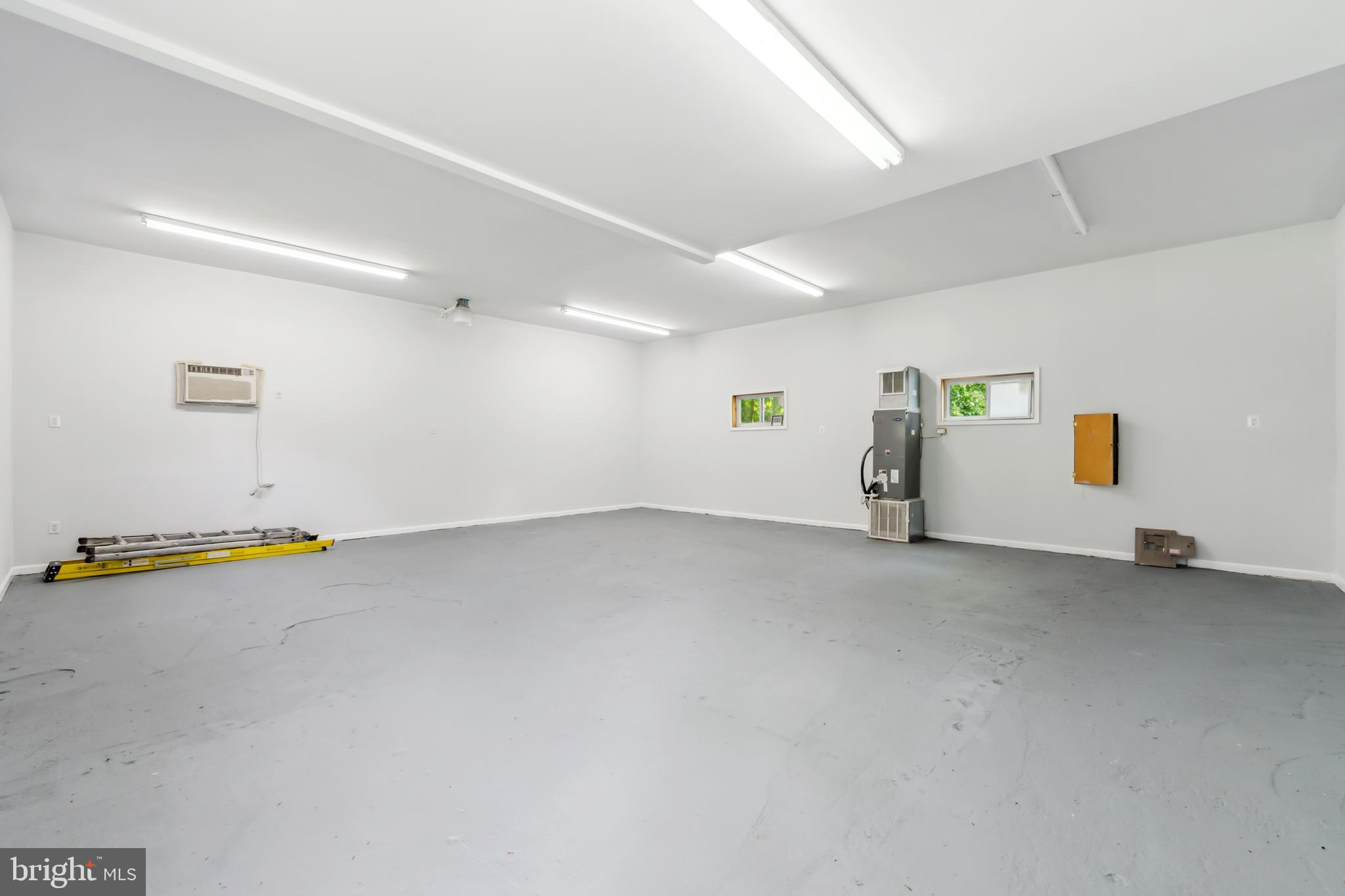 2416 Sherwood Hall Ln