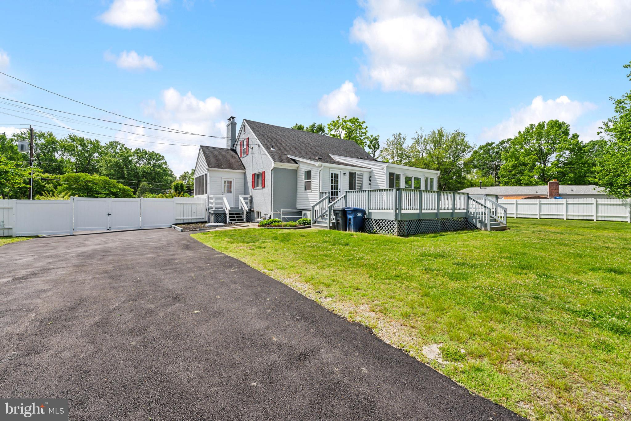 2416 Sherwood Hall Ln