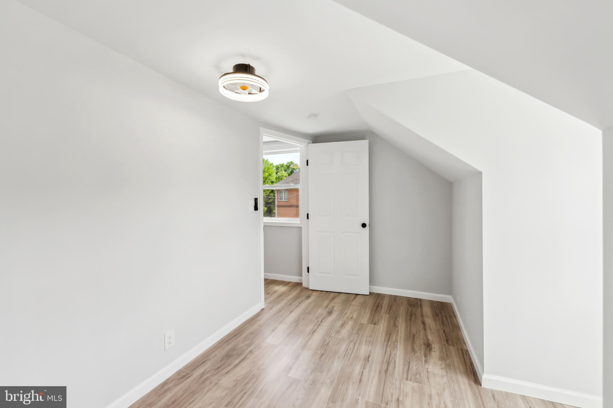 2416 Sherwood Hall Ln