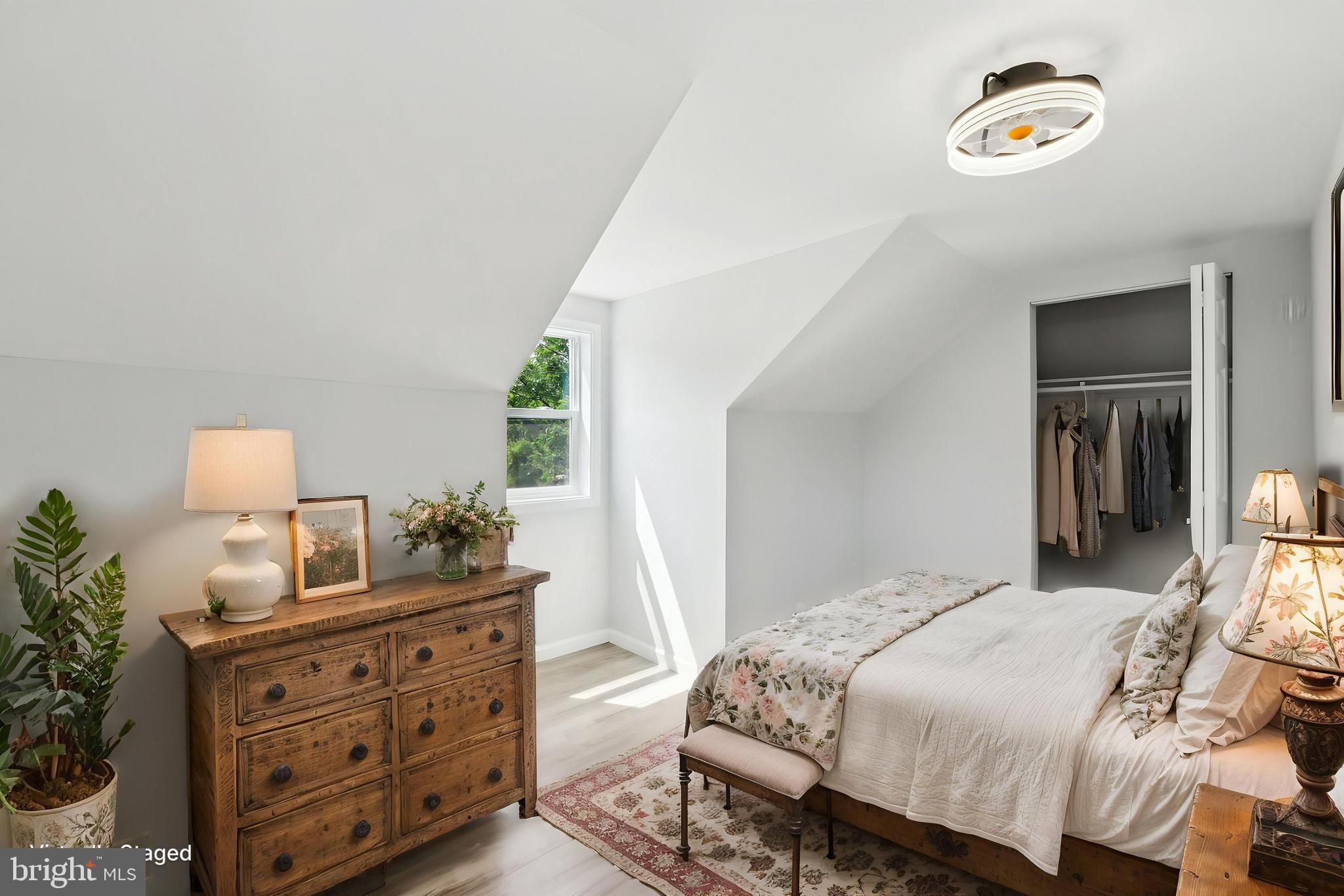 2416 Sherwood Hall Ln