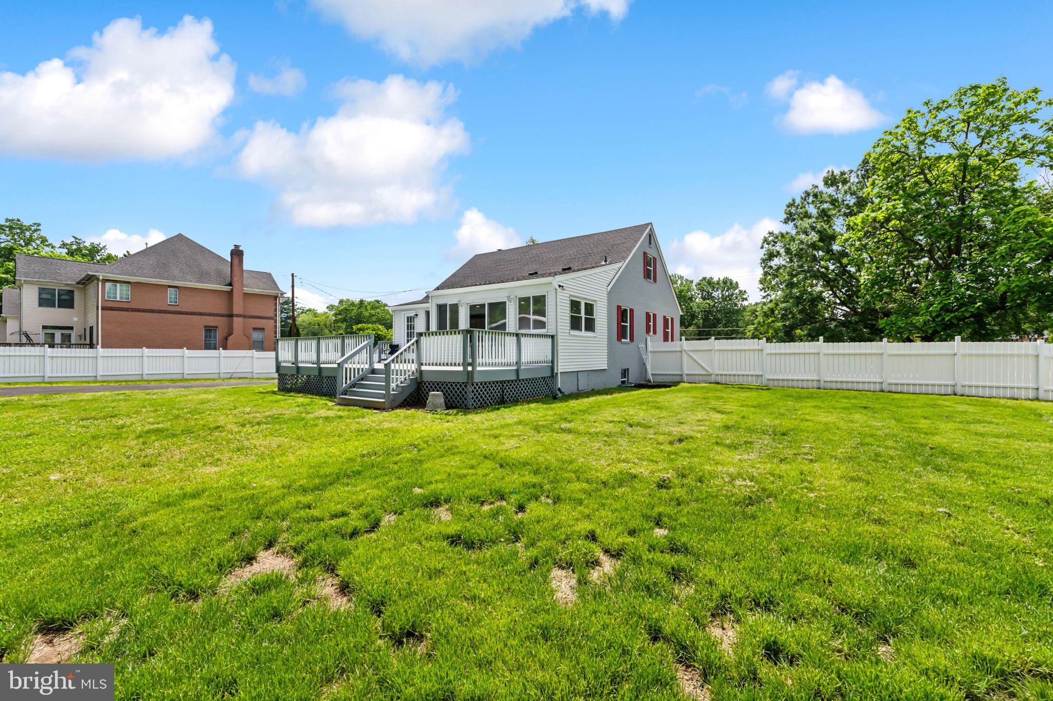 2416 Sherwood Hall Ln