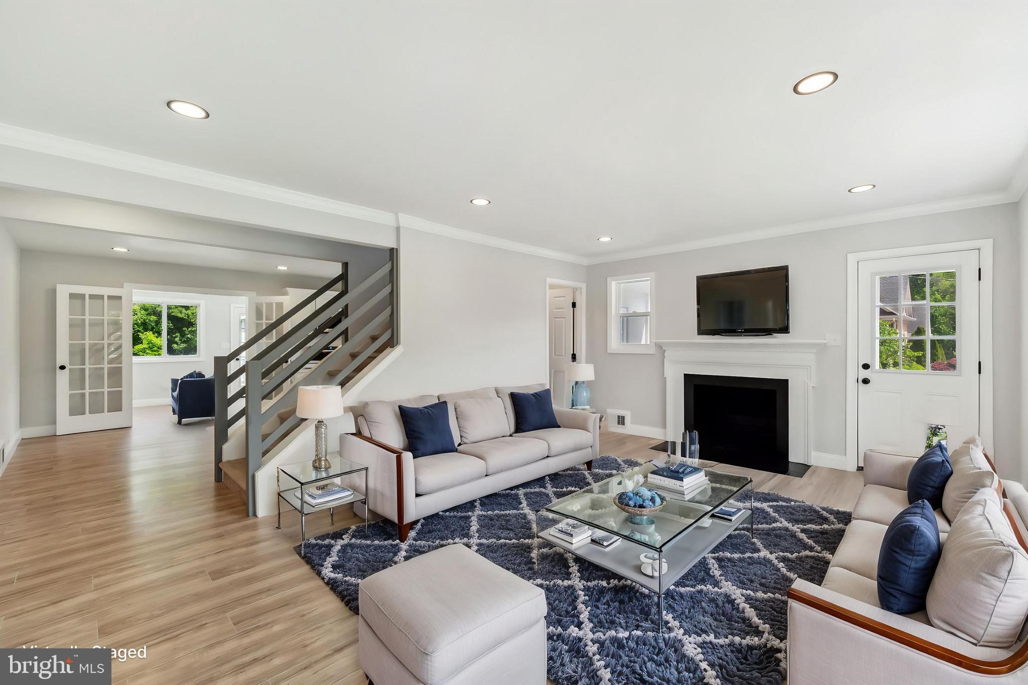 2416 Sherwood Hall Ln