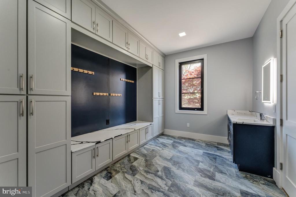 11610 Leesburg Pike