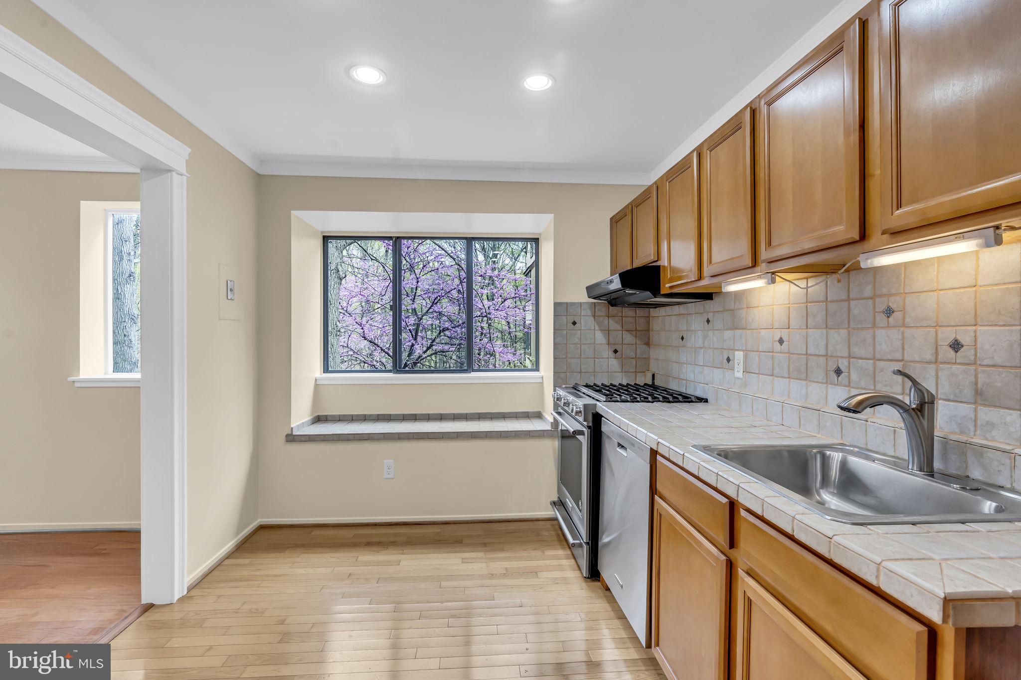 1665 PARKCREST CIRCLE 5C/201