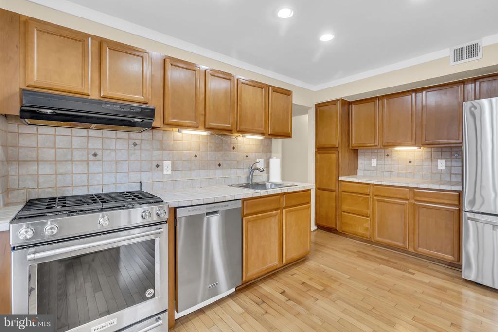 1665 PARKCREST CIRCLE 5C/201
