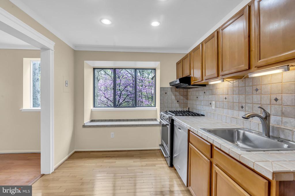 1665 PARKCREST CIRCLE 5C/201