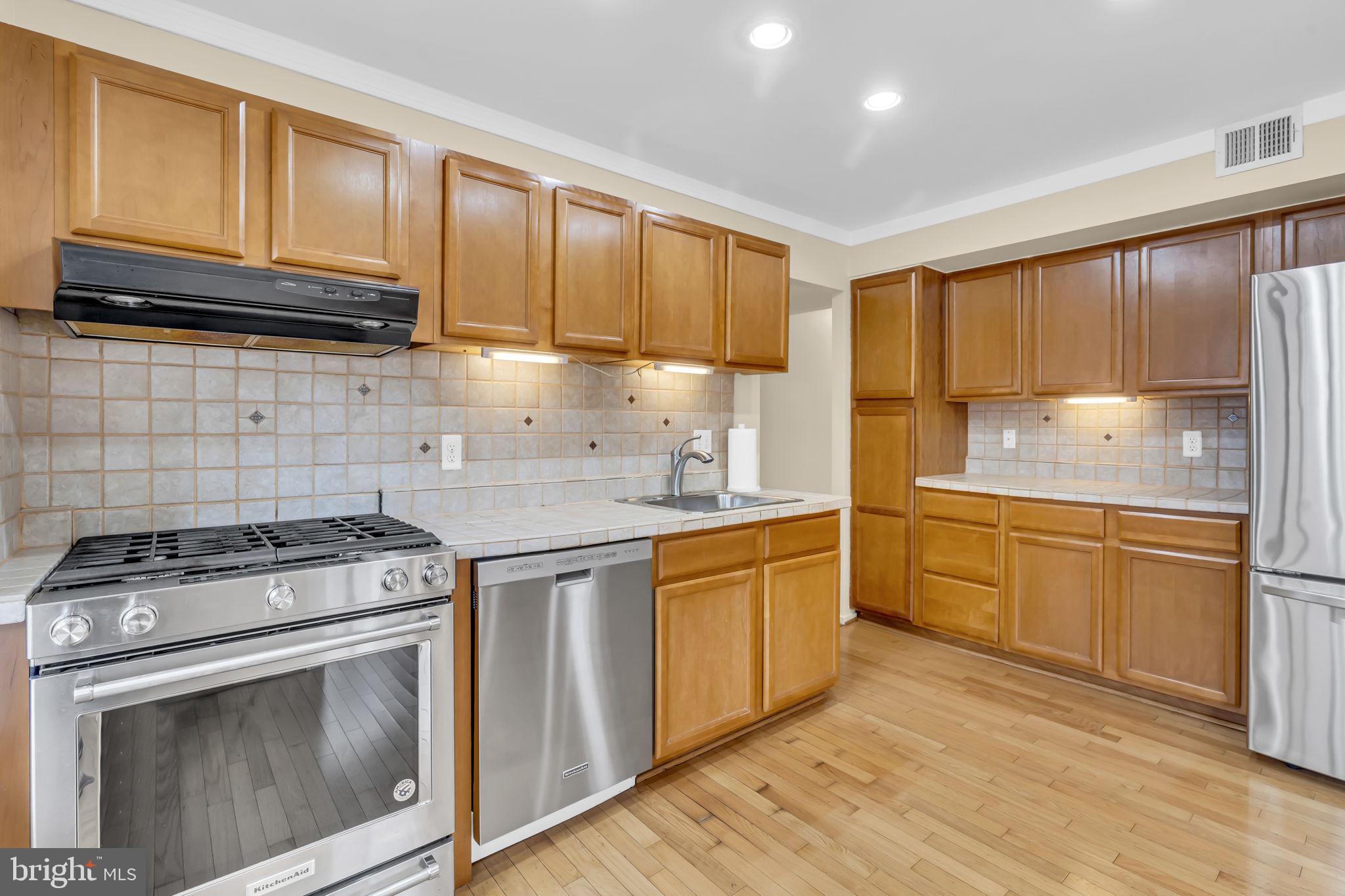 1665 PARKCREST CIRCLE 5C/201