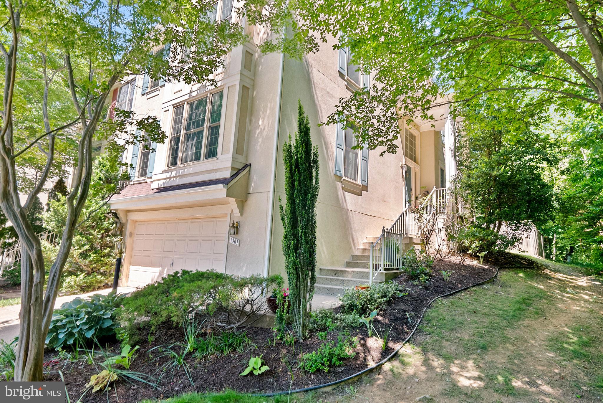 1307 Park Garden Ln