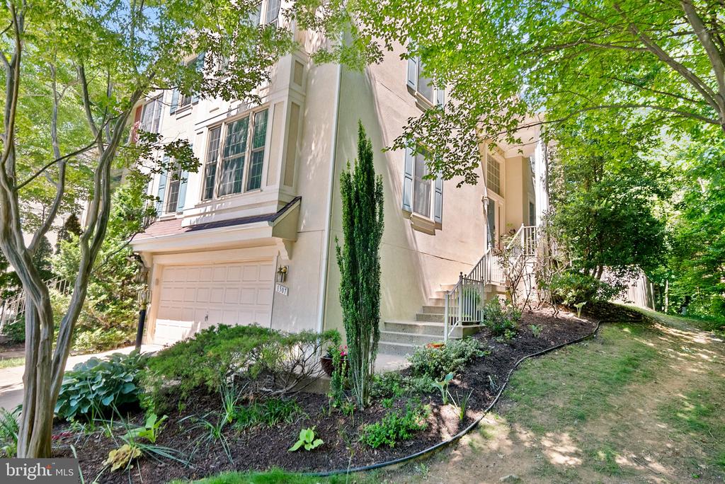 1307 Park Garden Ln