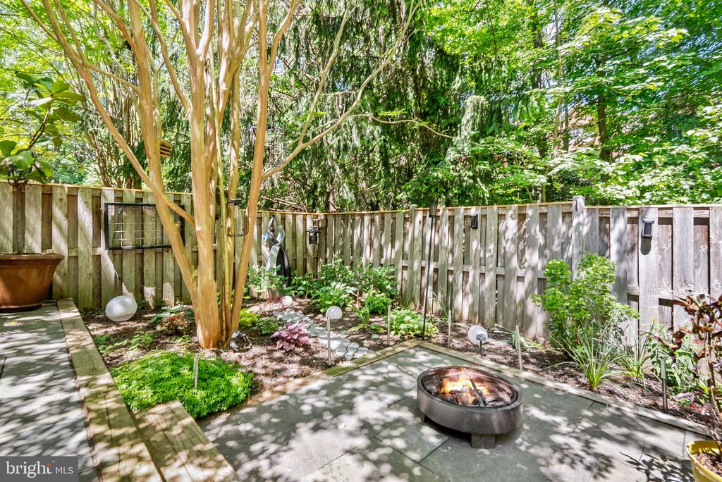 1307 Park Garden Ln