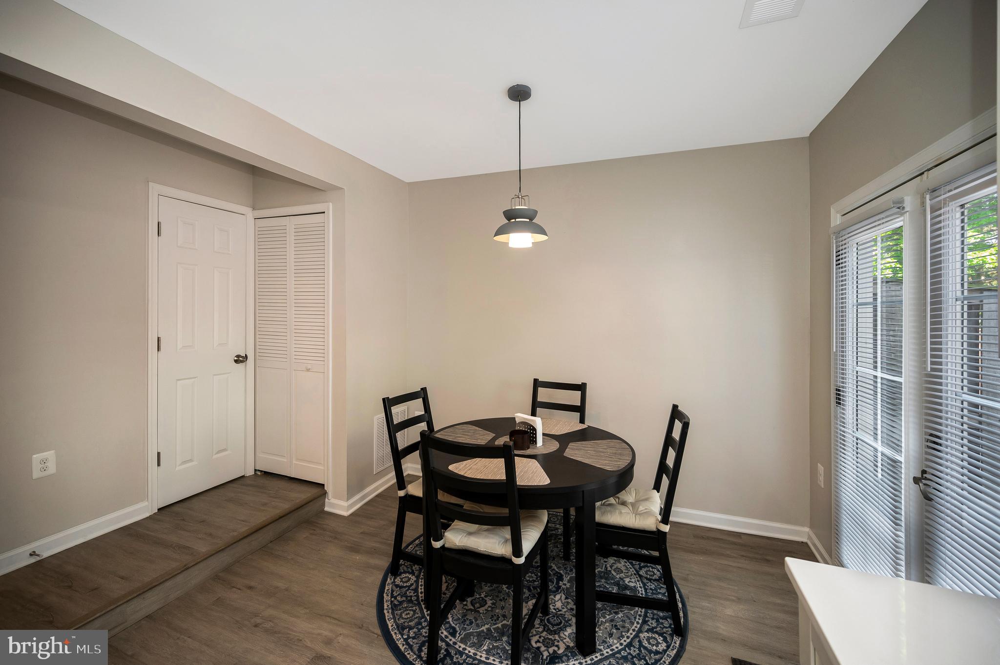 8616 Venoy Ct