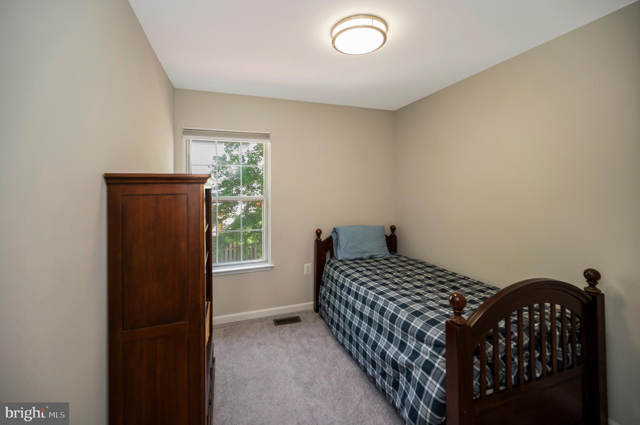 8616 Venoy Ct