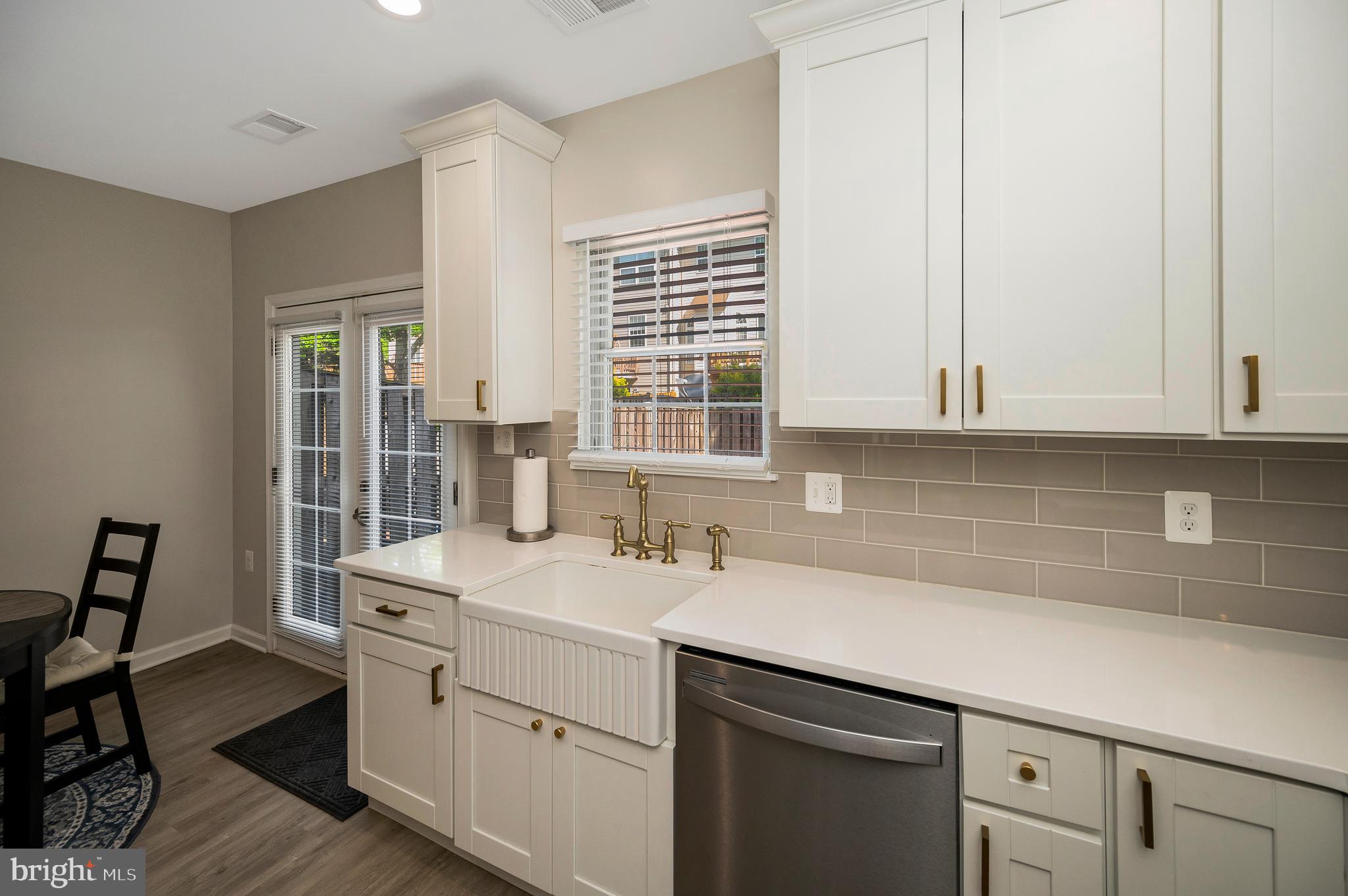 8616 Venoy Ct