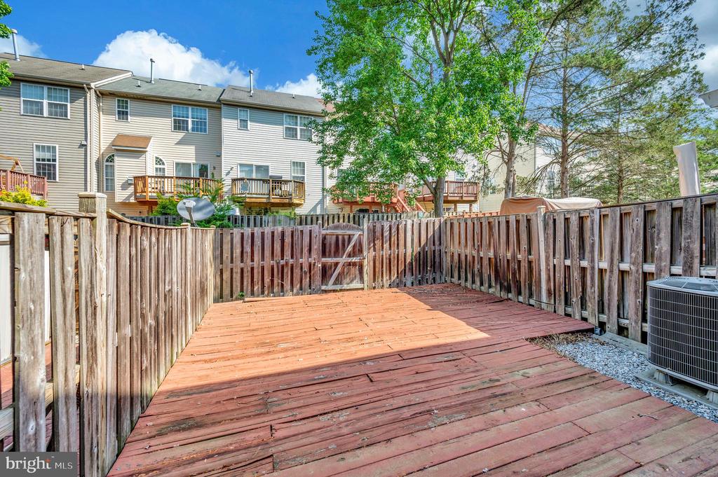 8616 Venoy Ct