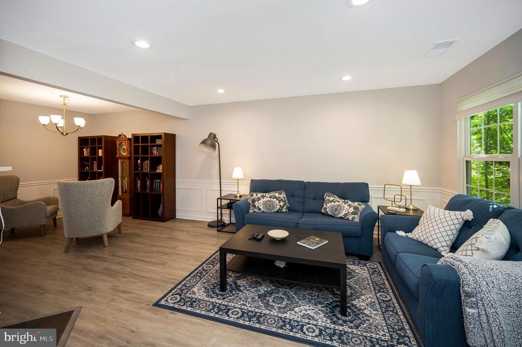 8616 Venoy Ct