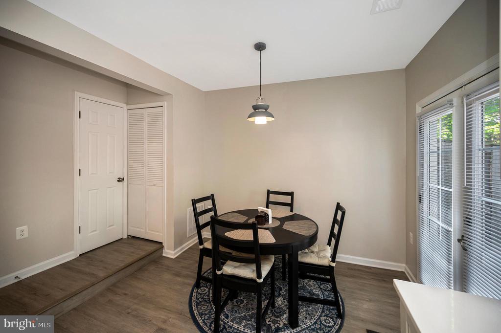8616 Venoy Ct