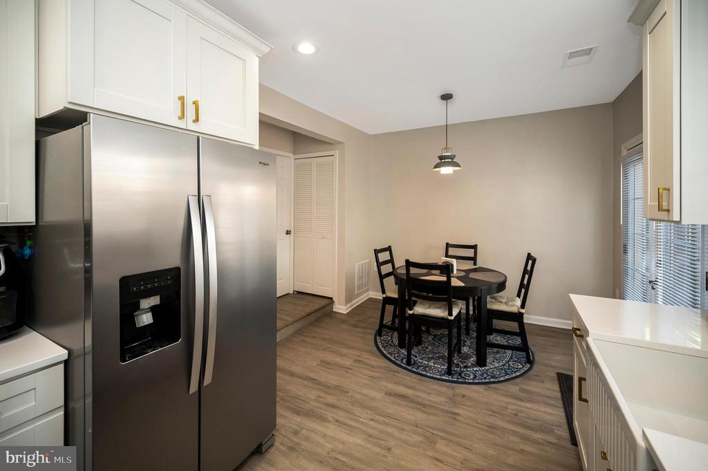 8616 Venoy Ct
